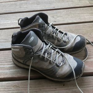 Keen Women’s Hiking Boots- size 9